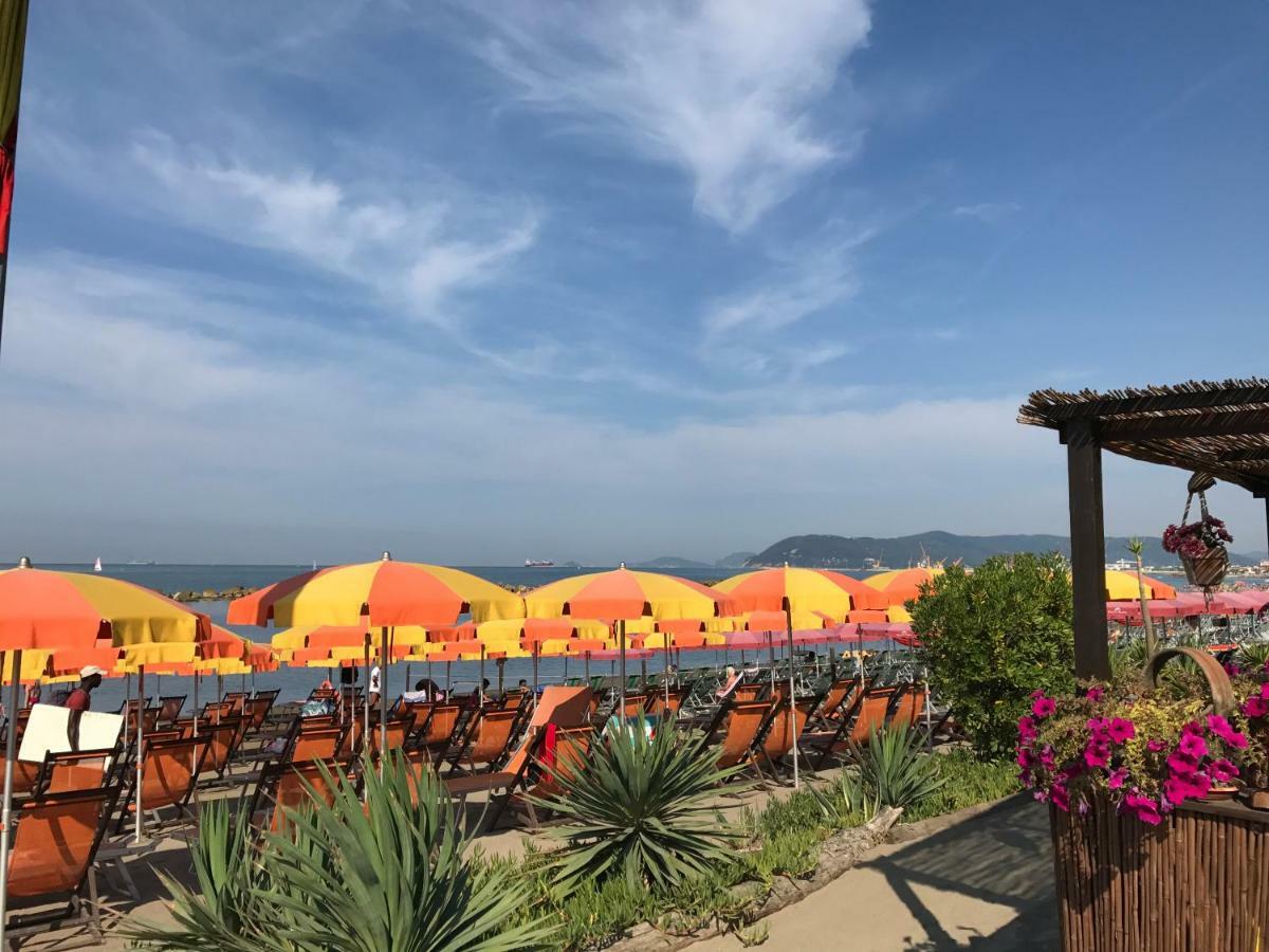 Vila Ancora Bilocale Marina di Massa Exteriér fotografie